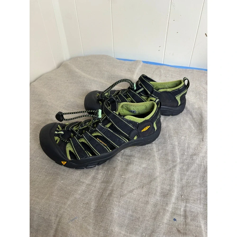 Keen Newport H2 Sandal Kids 5 Black Green Waterproof Hiking Water Shoes 26082703